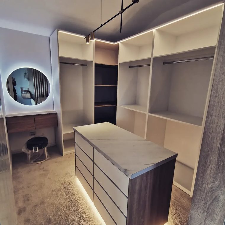Proiect dressing și hol — LICAN MOB